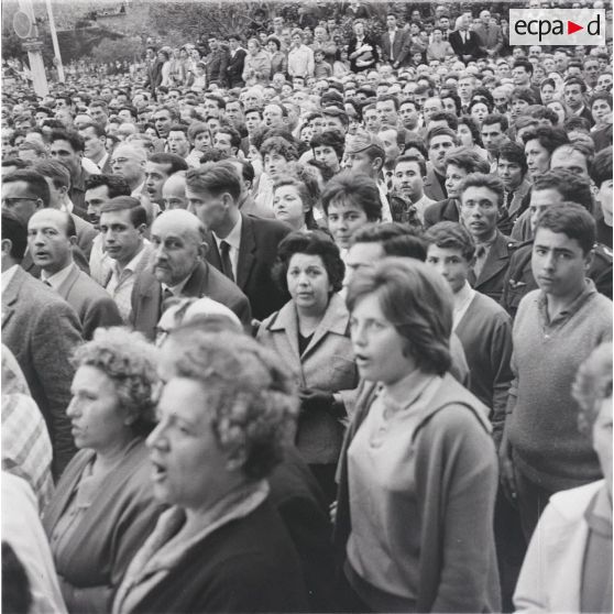 [A Alger pendant le putsch des généraux, 21-26 avril 1961.]