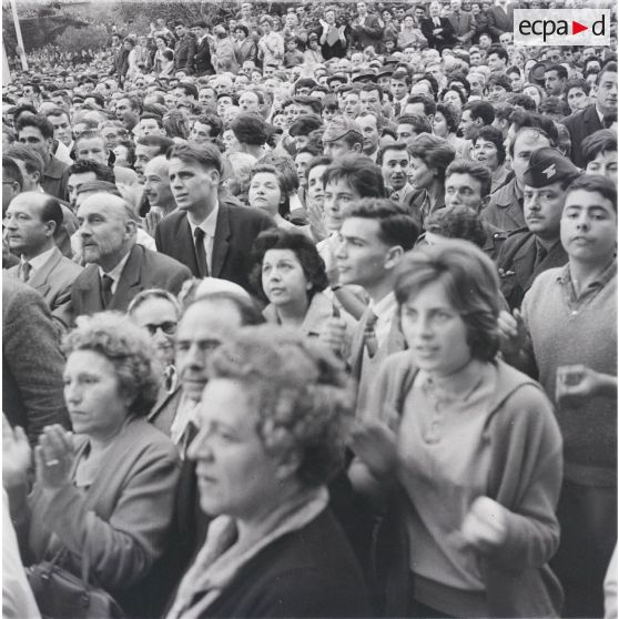 [A Alger pendant le putsch des généraux, 21-26 avril 1961.]
