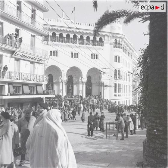 [La grande poste d'Alger, 1954-1962.]