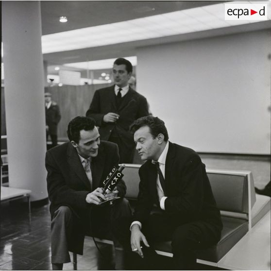 [L'interview d'une personnalité assurée par un journaliste de la station de radio québécoise CKVL, s. d.]