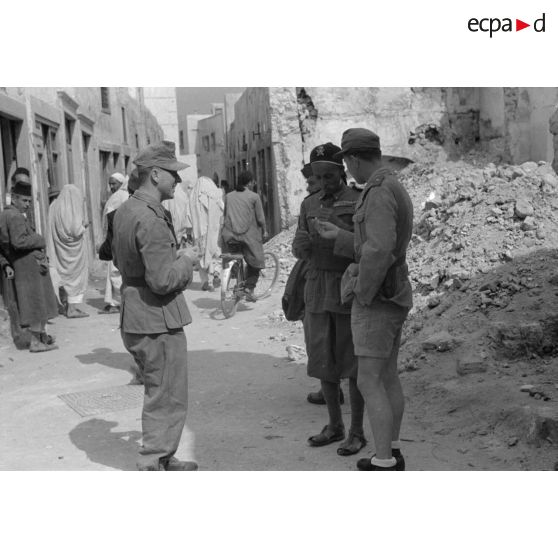 A Tripoli, rencontres et achats dans le marché.