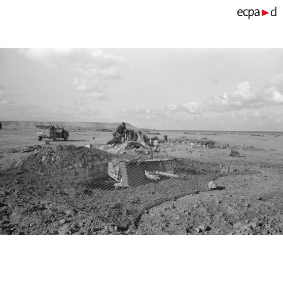 Vues générales de la position occupée par des troupes allemandes et italiennes, les alvéoles sont occupées par des pièces italiennes de 100/17.