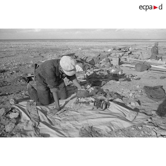 Les alvéoles sont recouvertes de bâches ou de filets de camouflage.