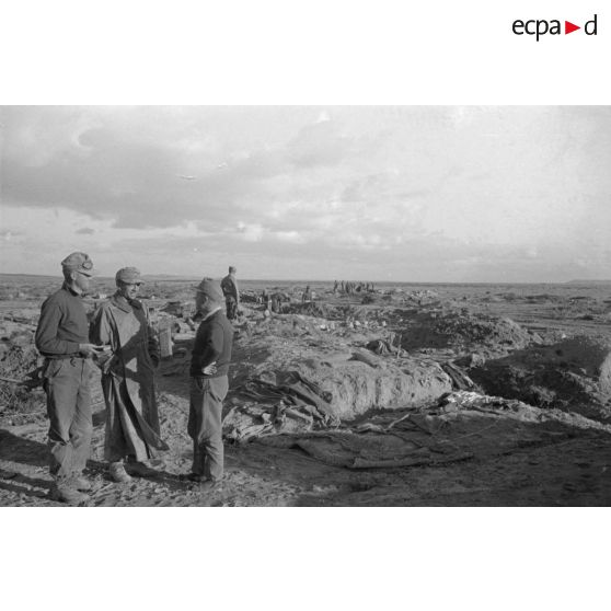 Les alvéoles recouvertes de bâches ou de filets de camouflage.