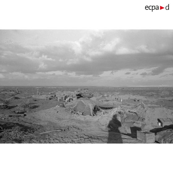 Les alvéoles recouvertes de bâches ou de filets de camouflage.