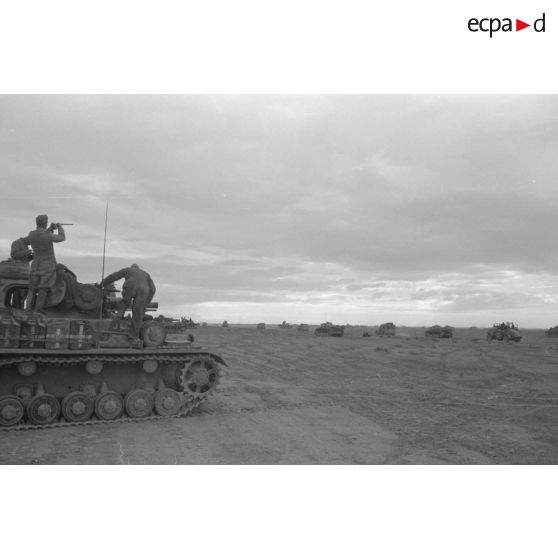 Progression de blindés allemands, Panzer II et Panzer IV.