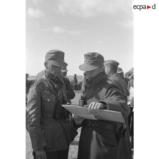 Le général Neumann Silkow, commandant de la 15e division blindée (15.Panzer-Division).