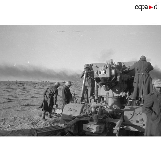 Un canon de 8,8 cm FlaK 18 tracté par un semi-chenillé Sd.kfz.7.