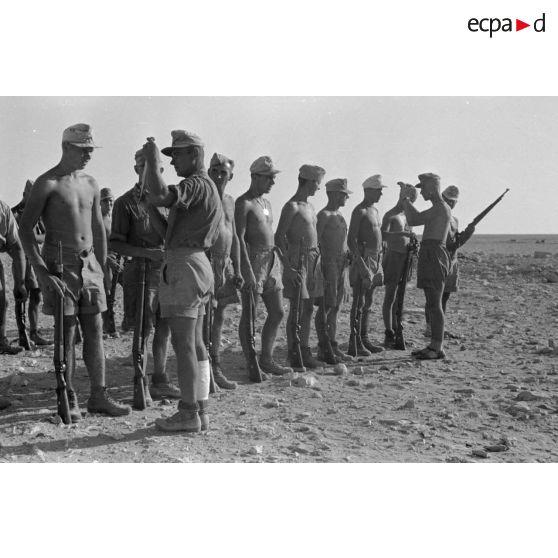 Revue au sein de la  2e Batt. Flak 1/33.