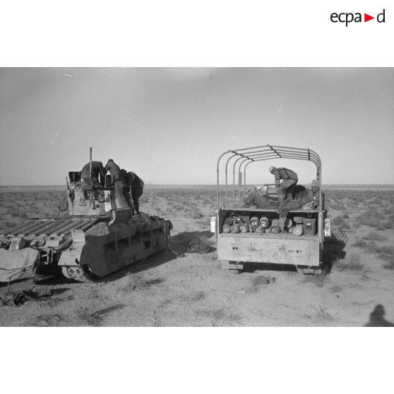 L'équipage du char Matilda "Park Royal" qui n'a pas survécu aux tirs allemands.