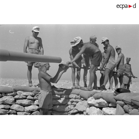 Une pièce de 8,8 cm FlaK de la 2e batterie du FlaK I./33.