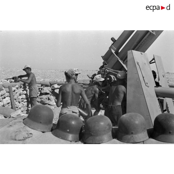 Une pièce de 8,8 cm FlaK de la 2e batterie du FlaK I./33.