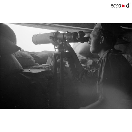 Un poste d'observation italien depuis les hauteurs de Halfayapass.