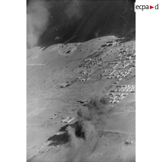 Une mission de bombardement du Sturzkampfgeschwader 2 sur la ville de Tobrouk.