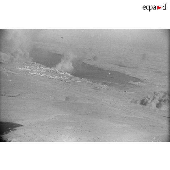 Une mission de bombardement du Sturzkampfgeschwader 2 sur la ville de Tobrouk.