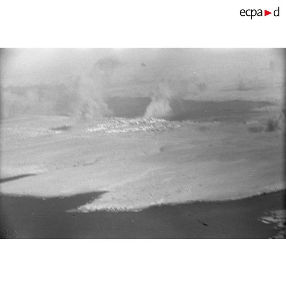 Une mission de bombardement du Sturzkampfgeschwader 2 sur la ville de Tobrouk.