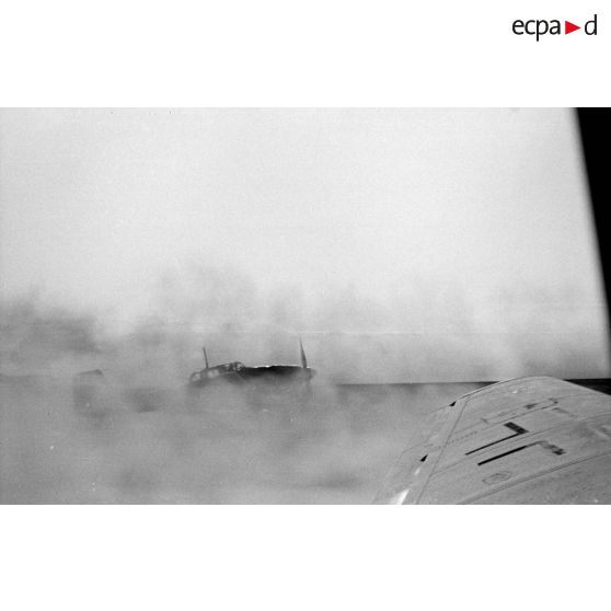 A bord d'un Junkers Ju-87 "Stuka" du Sturzkampfgeschwader StG-2 pour une mission de bombardement sur Tobrouk.