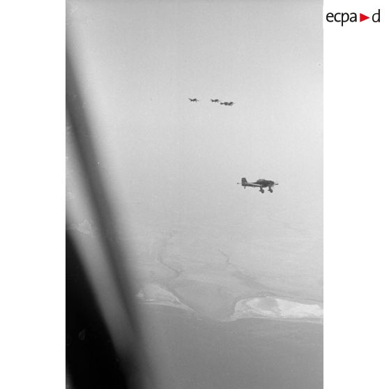 A bord d'un Junkers Ju-87 "Stuka" du Sturzkampfgeschwader StG-2 pour une mission de bombardement sur Tobrouk.