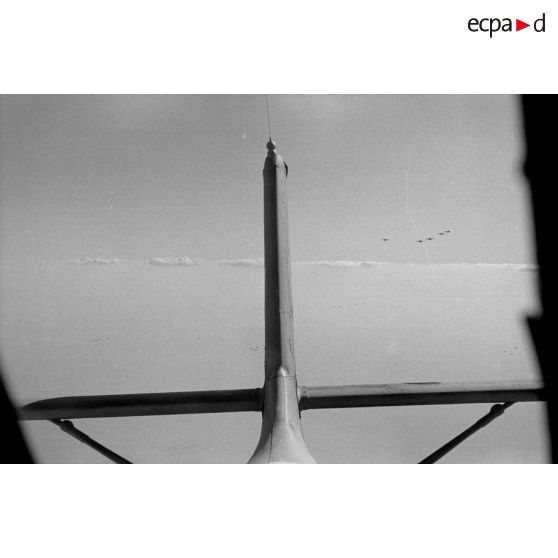 A bord d'un Junkers Ju-87 "Stuka" du Sturzkampfgeschwader StG-2 pour une mission de bombardement sur Tobrouk.