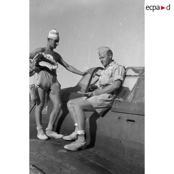 A bord d'un Junkers Ju-87 "Stuka" du Sturzkampfgeschwader StG-2 pour une mission de bombardement sur Tobrouk.