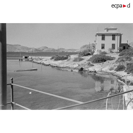 Sur la base aérienne de Skaramanga, occupée par le IIe groupe du Kampfgeschwader (II/KG.26)