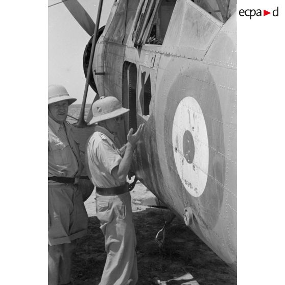 Un avion Fairey Albacore de la Royal Navy dont le numéro de série (serial T9158), on note le début d'une immatriculation "OM" comprenant la cocarde britannique.