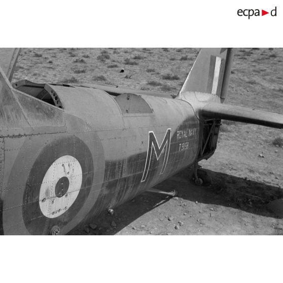Un avion Fairey Albacore de la Royal Navy dont le numéro de série (serial T9158), on note le début d'une immatriculation "OM" comprenant la cocarde britannique.