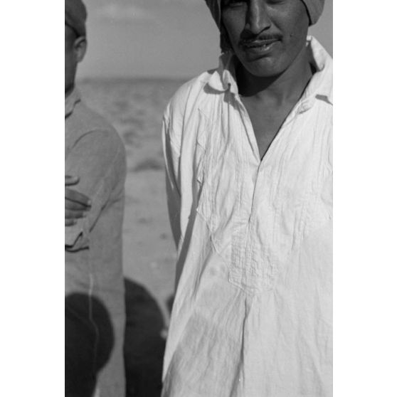 Les bédouins égyptiens suscitent l'intérêt des reporters et réciproquement.