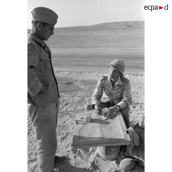 Contrôles routiers de la Feldgendarmerie dans le secteur d'El Alamein.
