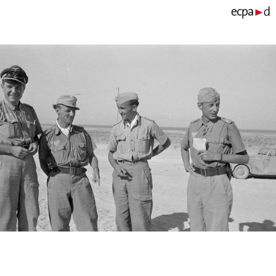 Rencontre entre les pilotes du Jagdgeschwader 27 dans le secteur de El Daba.