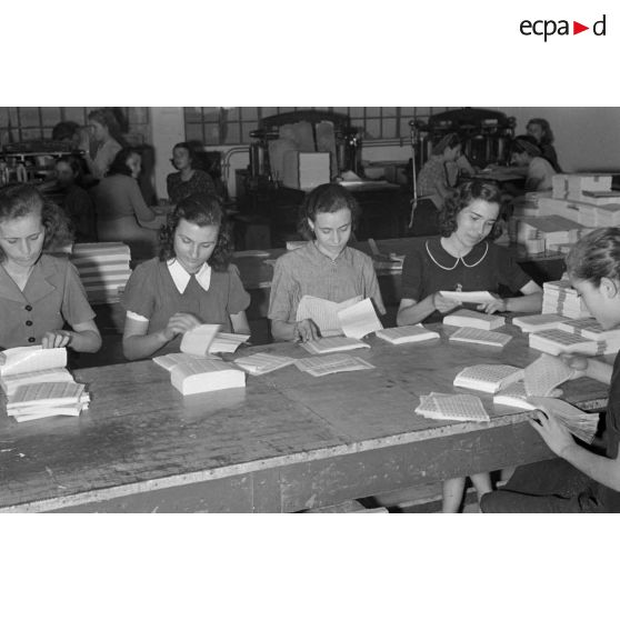 Tickets de rationnement dans une imprimerie.