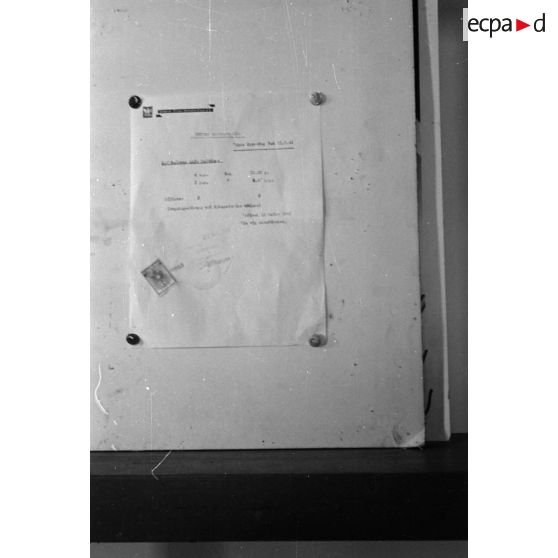 Document photographié au sein de l'imprimerie (image floue).