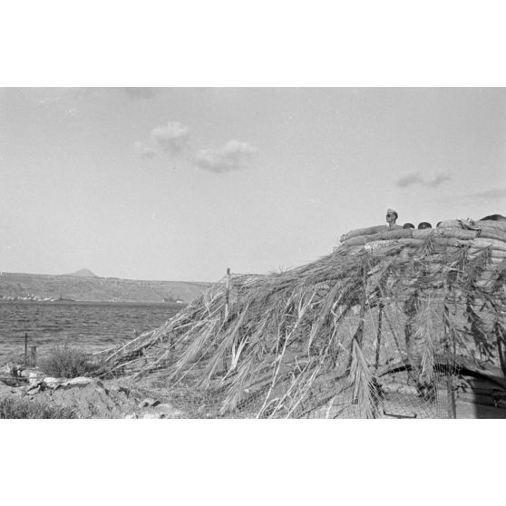 Une pièce de DCA (2 cm FlaK) dans la baie de la Sude (Souda).