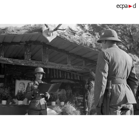 Un mariage par procuration d'une unité de l'armée de terre allemande installée dans le sud de la Grèce.