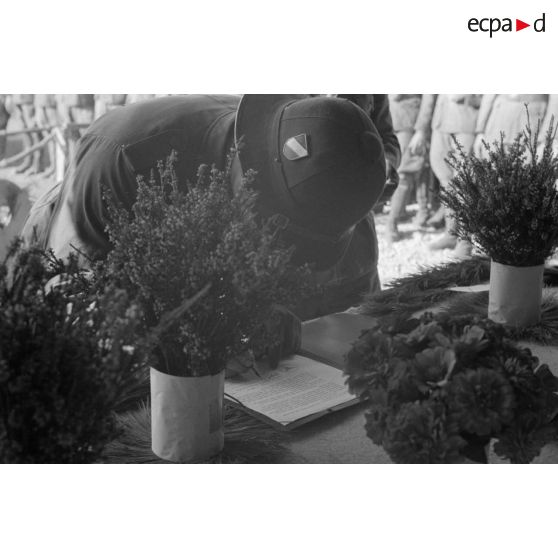 Un mariage par procuration d'une unité de l'armée de terre allemande installée dans le sud de la Grèce.