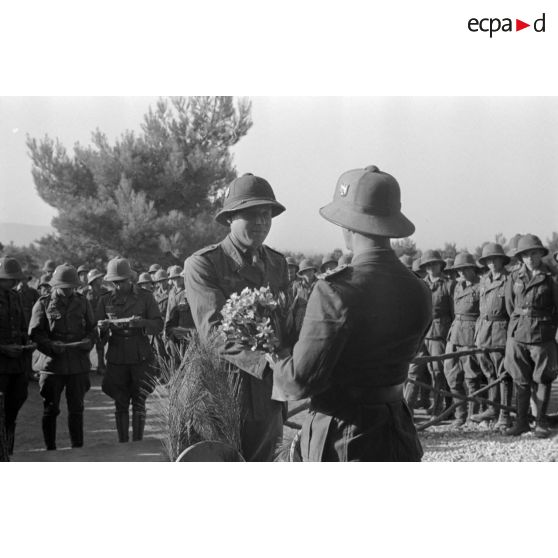 Un mariage par procuration d'une unité de l'armée de terre allemande installée dans le sud de la Grèce.