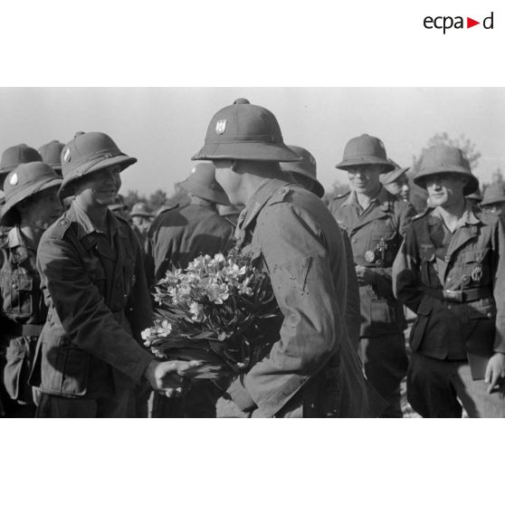 Un mariage par procuration d'une unité de l'armée de terre allemande installée dans le sud de la Grèce.