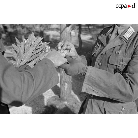 Un mariage par procuration d'une unité de l'armée de terre allemande installée dans le sud de la Grèce.