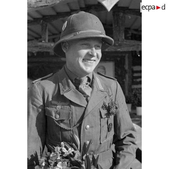 Un mariage par procuration d'une unité de l'armée de terre allemande installée dans le sud de la Grèce.