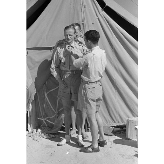 Remise de croix de chevalier de la croix de fer (Oberleutnant) Hans von Bargen.