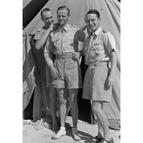 Remise de croix de chevalier de la croix de fer (Oberleutnant) Hans von Bargen.