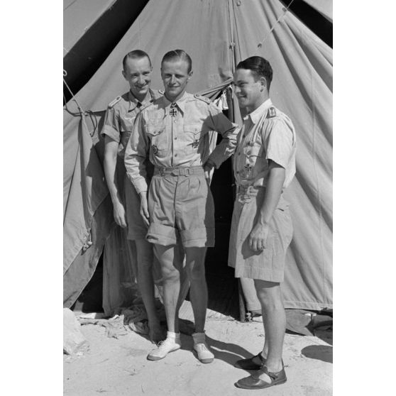 Remise de croix de chevalier de la croix de fer (Oberleutnant) Hans von Bargen.