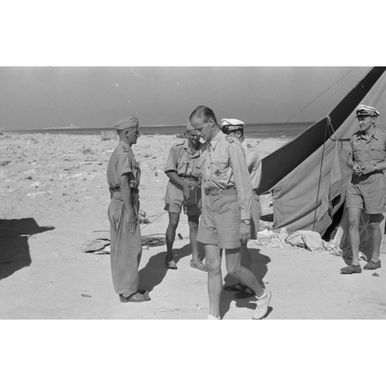 Remise de croix de chevalier de la croix de fer (Oberleutnant) Hans von Bargen.