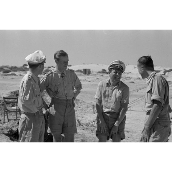Remise de croix de chevalier de la croix de fer (Oberleutnant) Hans von Bargen.