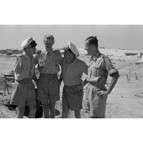 Remise de croix de chevalier de la croix de fer (Oberleutnant) Hans von Bargen.