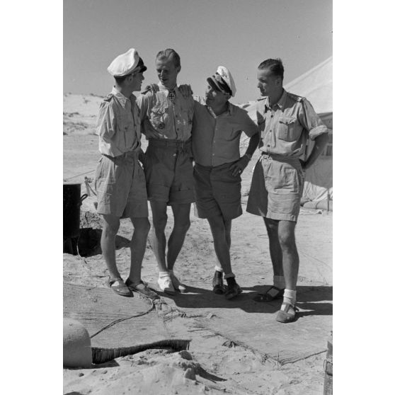 Remise de croix de chevalier de la croix de fer (Oberleutnant) Hans von Bargen.