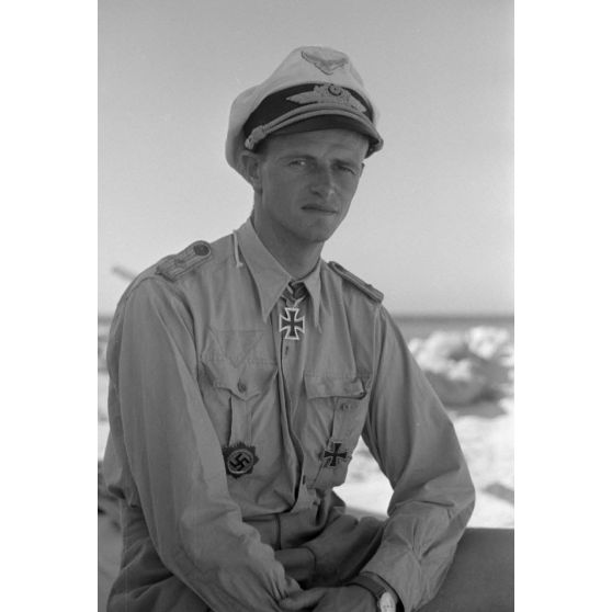 Remise de croix de chevalier de la croix de fer (Oberleutnant) Hans von Bargen.