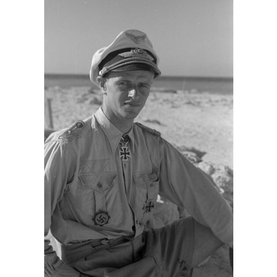 Remise de croix de chevalier de la croix de fer (Oberleutnant) Hans von Bargen.