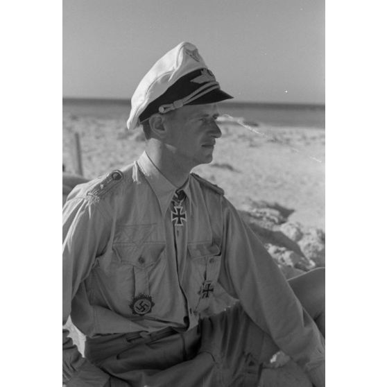 Remise de croix de chevalier de la croix de fer (Oberleutnant) Hans von Bargen.