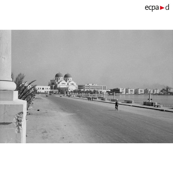 Activités de l'armée allemande dans le port de Benghazi.